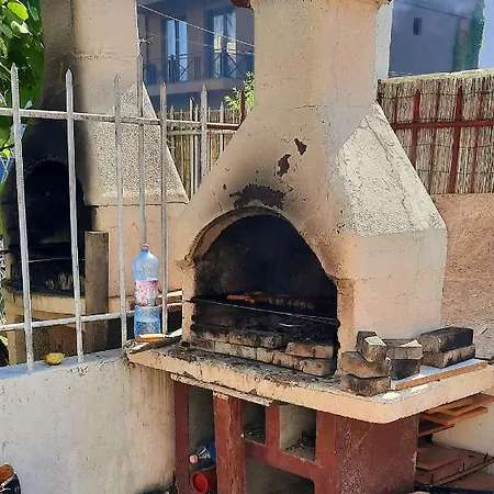 Yellow House Mamaia Nord *