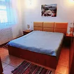 Holiday home Yellow House Mamaia Nord Navodari