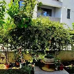 Yellow House Mamaia Nord Holiday home Navodari