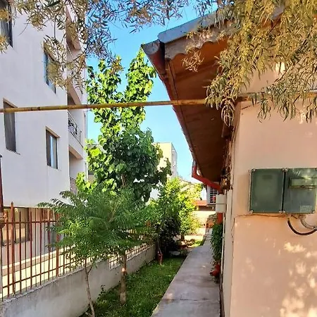 Holiday home Yellow House Mamaia Nord