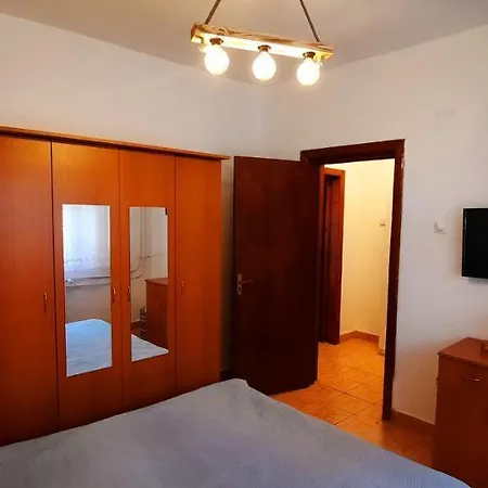 Yellow House Mamaia Nord Holiday home Navodari