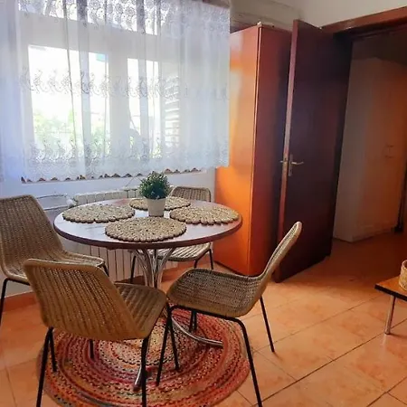 Yellow House Mamaia Nord Holiday home Navodari