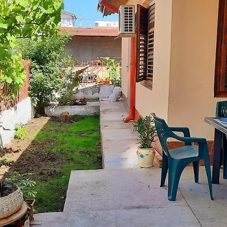Holiday home Yellow House Mamaia Nord Navodari