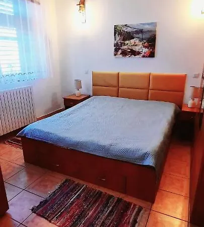 Holiday home Yellow House Mamaia Nord Navodari
