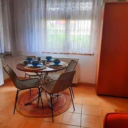 Yellow House Mamaia Nord