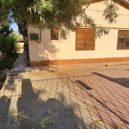 Holiday home Yellow House Mamaia Nord