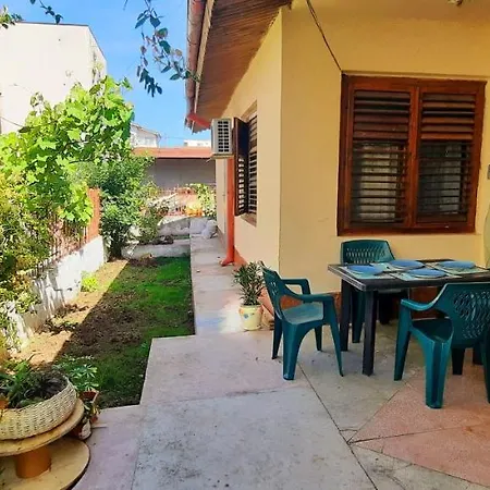 Yellow House Mamaia Nord * Năvodari