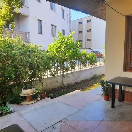 Holiday home Yellow House Mamaia Nord Navodari