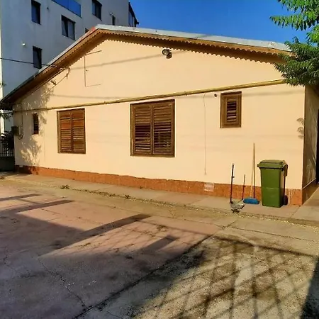 Holiday home Yellow House Mamaia Nord